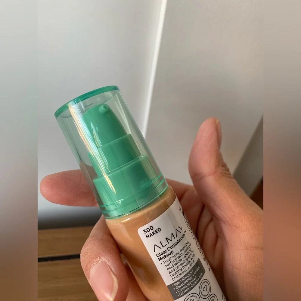 NEW Almay Clear Complexion Makeup Foundation - 300 Naked (Beige)